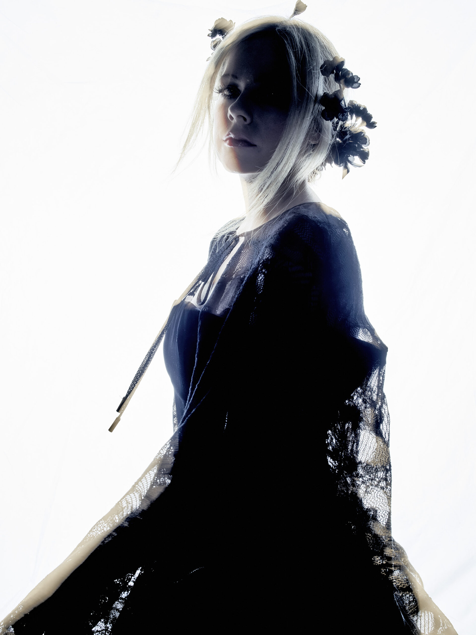 avril-lavigne-en-robe-chanel-nylon-france