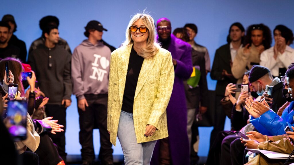 Dans le téléphone de Naomi Gunther