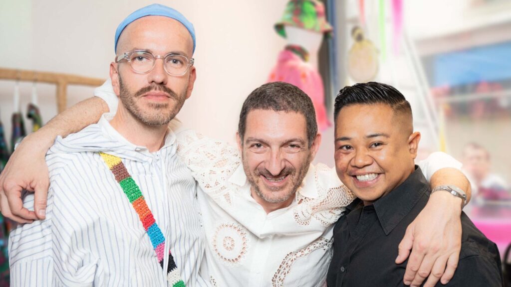 AZ Factory : Love Brings Love