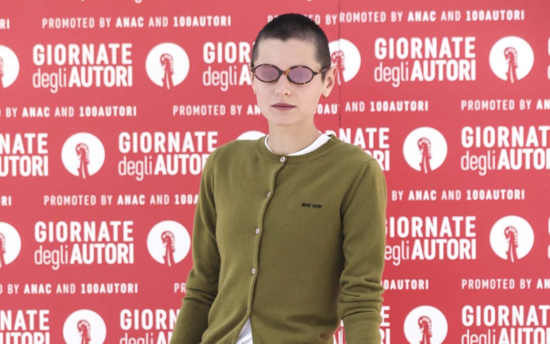 No pants, Emma Corrin did it !