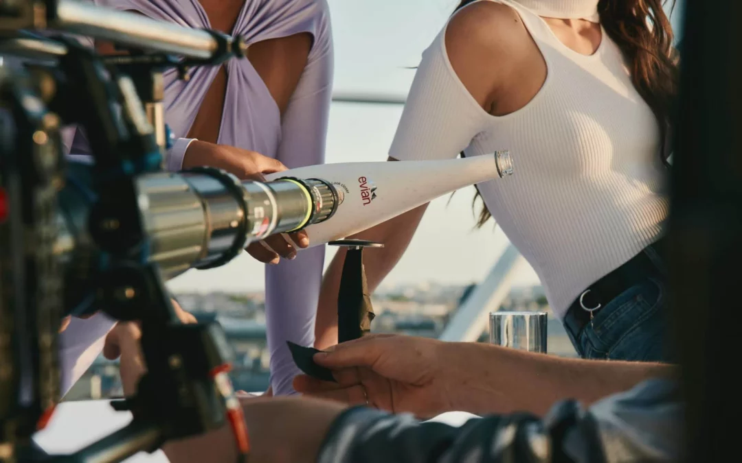 Coperni x Evian: leur bottle reveal te met des étoiles plein les yeux !