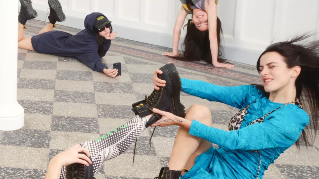 Ganni x Dr Martens finissent l’année en beauté !