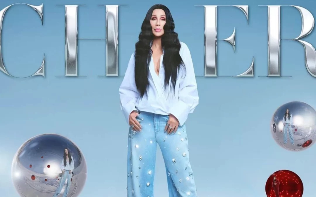 À 77 ans, Cher sort son premier album de Noël !