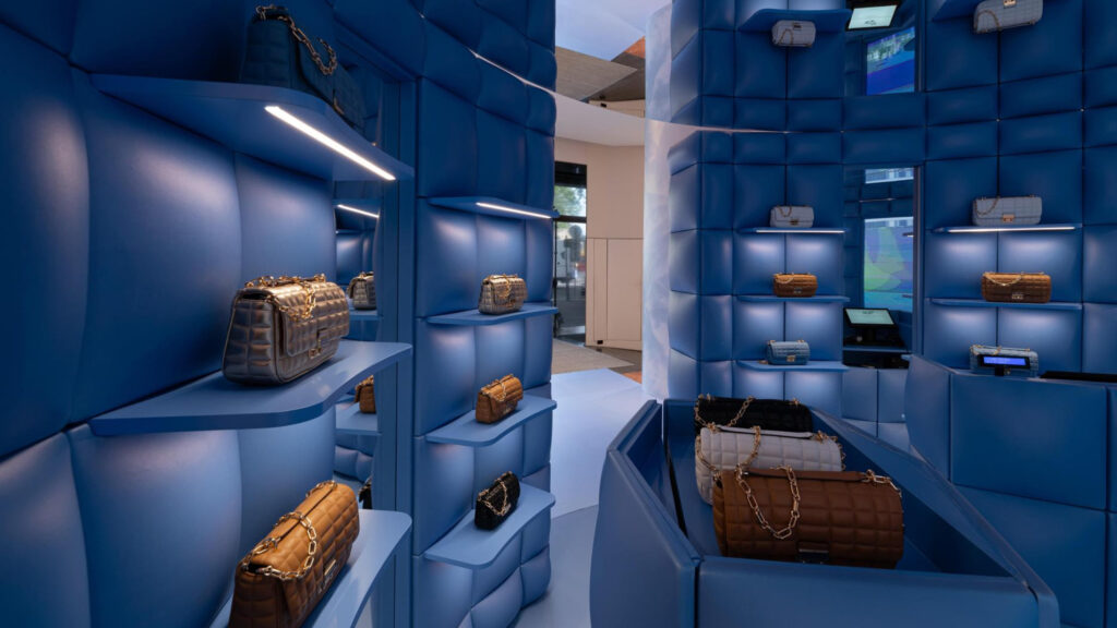 Le nouveau pop-up Michael Kors : une vision XXL du sac Tribeca !