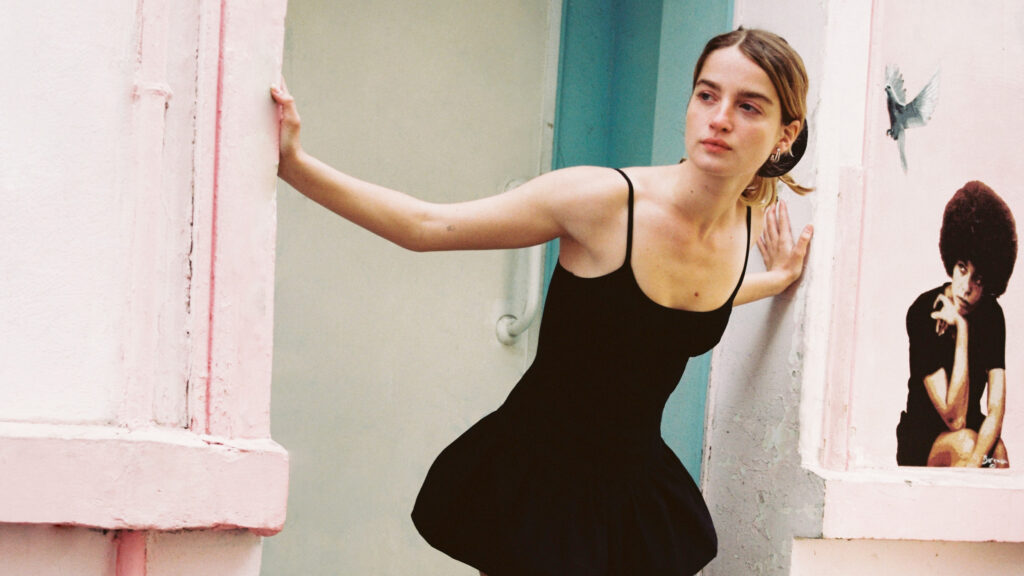 Mais qui est Adèle Farine, jeune actrice, artiste et mannequin ?