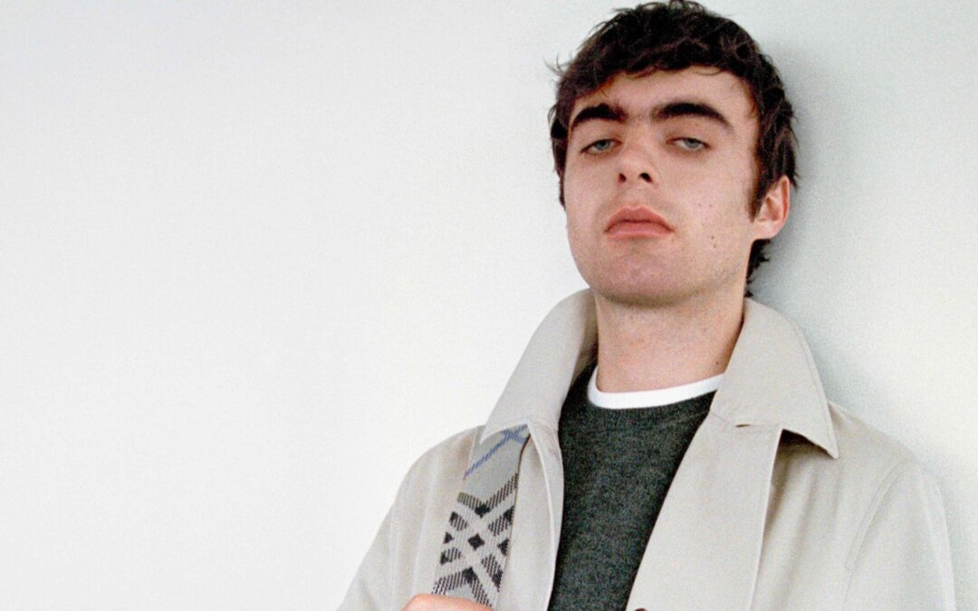 Rencontre Lennon Gallagher ; le nouveau visage de Burberry Classics et ton nouveau crush !