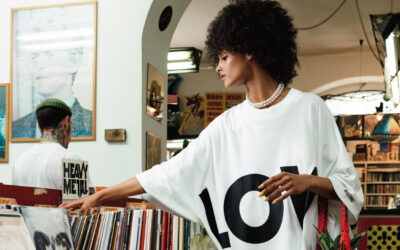 Adrian Appiolaza joue à cache-cache pour sa première campagne Moschino