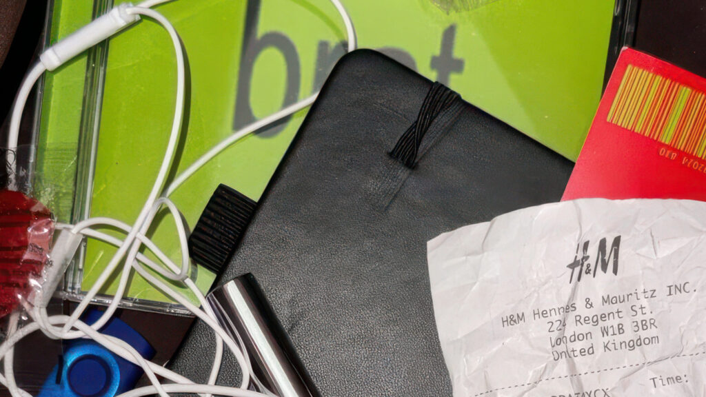 Charli XCX vient d&rsquo;atterrir aux portes de la London Fashion Week