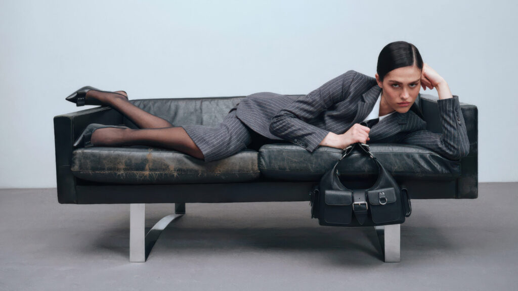 Amelia Gray te dit tout sur « Amelia » : son nouveau it-bag pour The Kooples