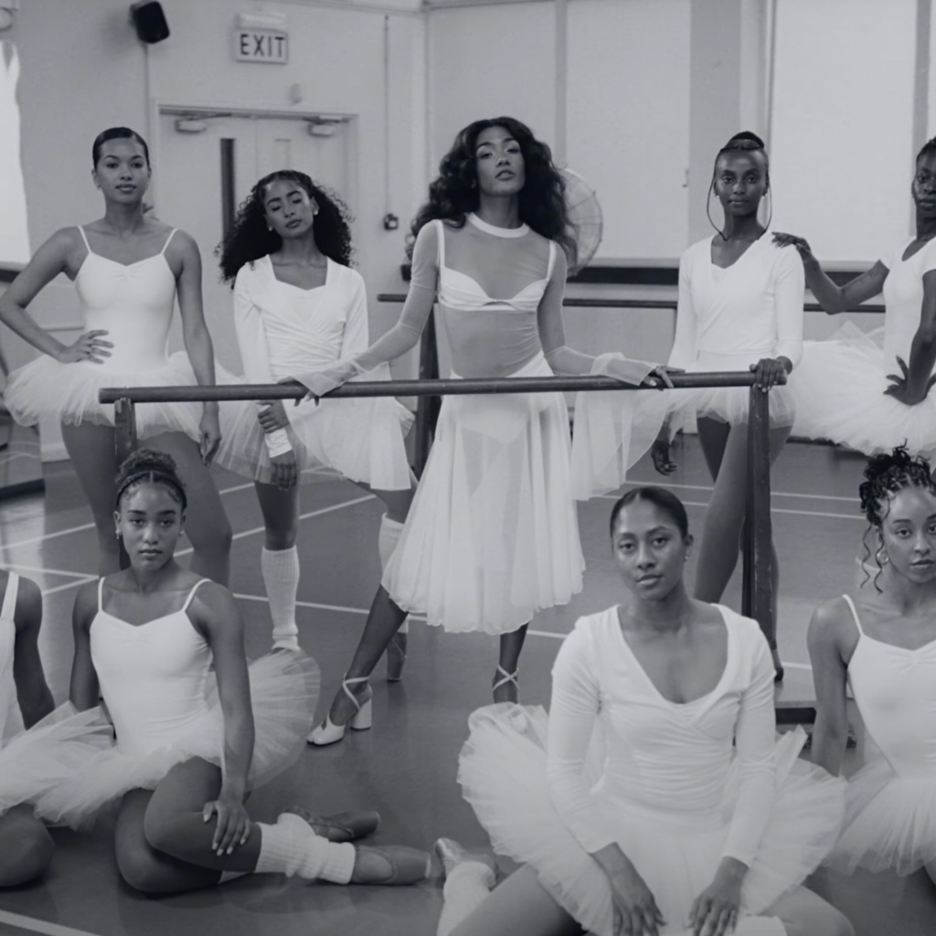 Olivia Dean célèbre la métamorphose dans “Lady Lady”