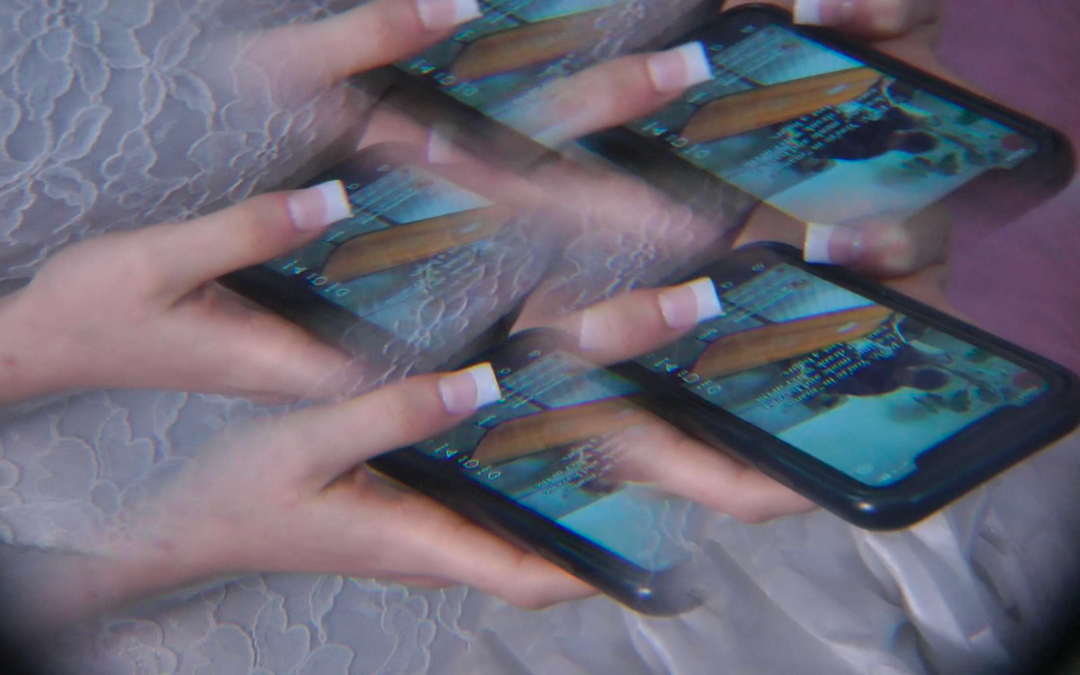 « Je serai jamais parfaite : selfie et chirurgie  » : une immersion intime dans le monde des filles signée Mila Kiss